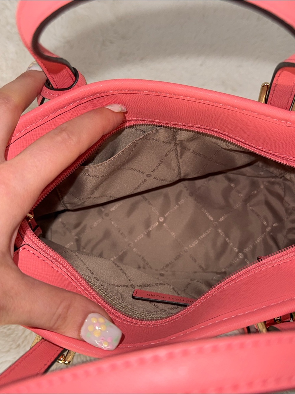 Michael Kors White & Coral Leather-Trim Logo Tote - Picture 3 of 4
